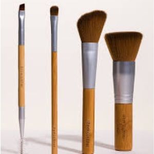 NIB Bamboo make up brushes in Bamboo brush holder